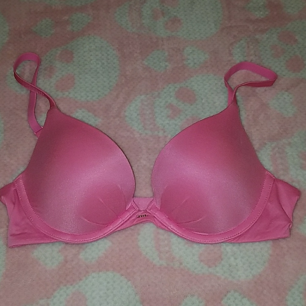 VS pink bra